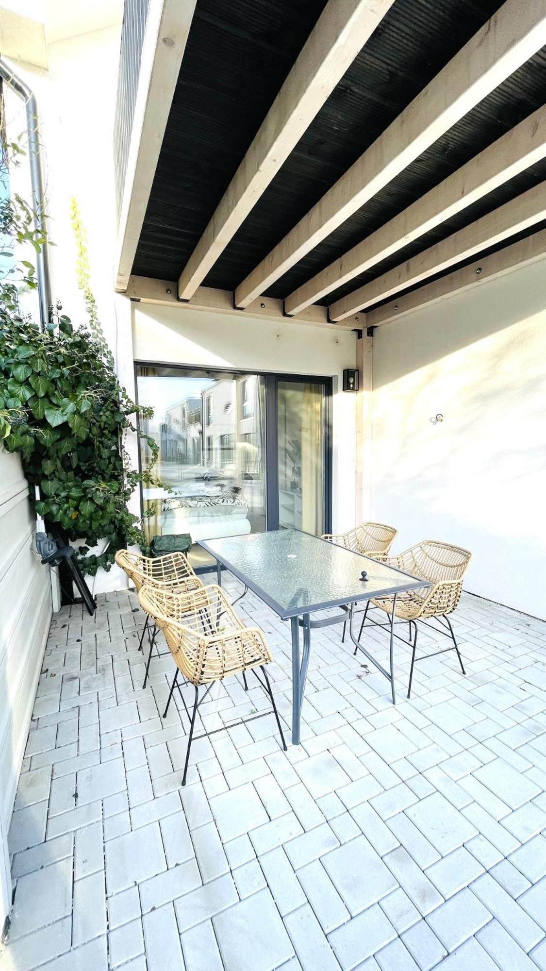 House Flow, 3 Room, Free 2 Parking Братислава Екстер'єр фото