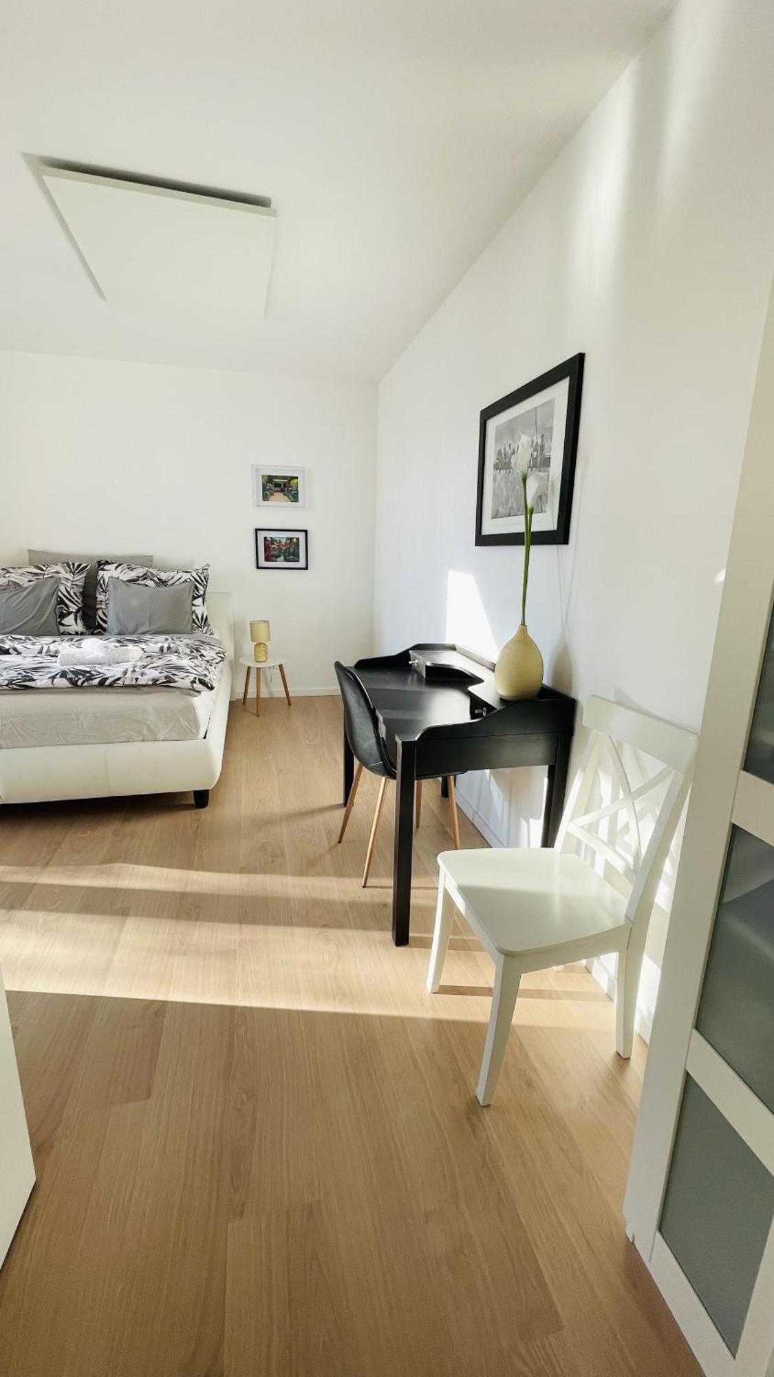 House Flow, 3 Room, Free 2 Parking Братислава Екстер'єр фото
