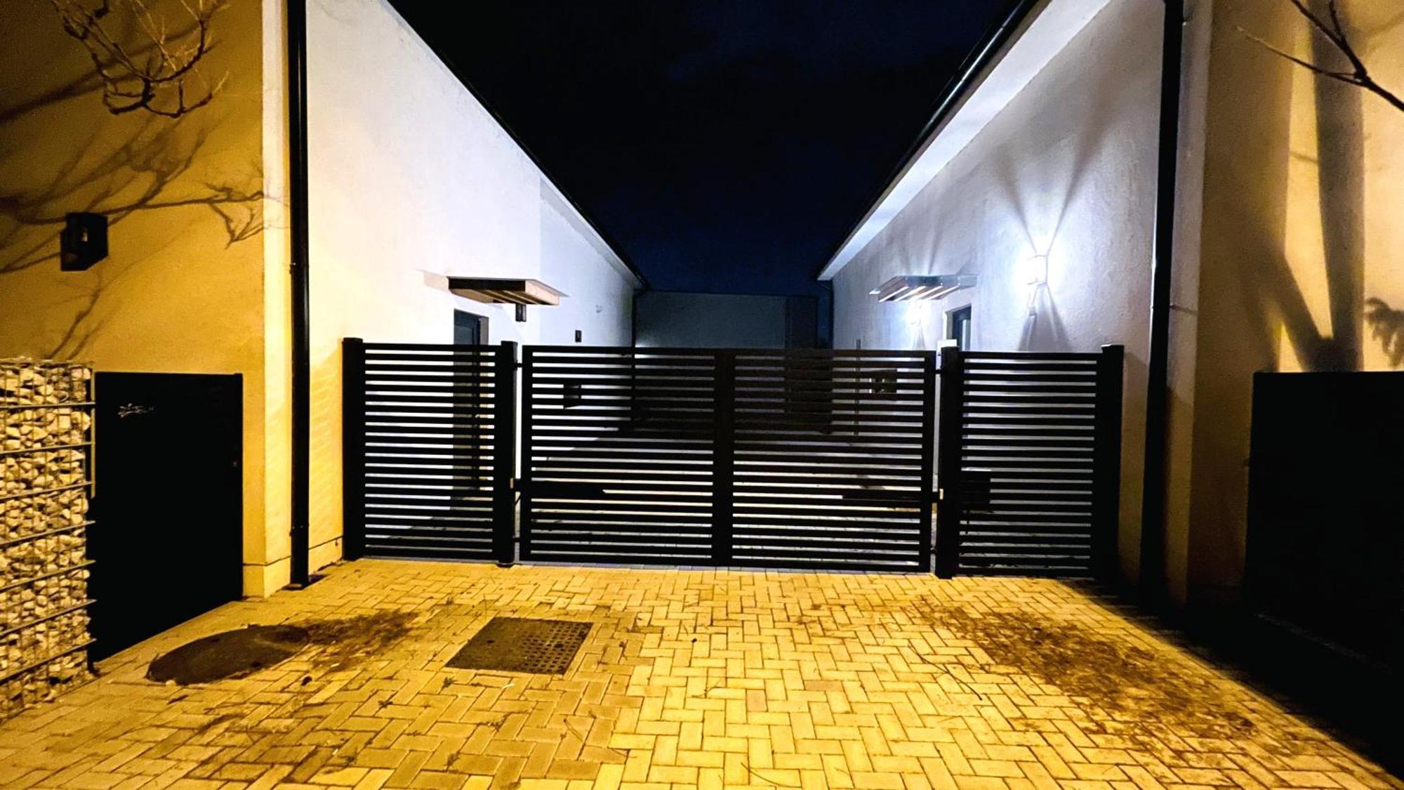 House Flow, 3 Room, Free 2 Parking Братислава Екстер'єр фото