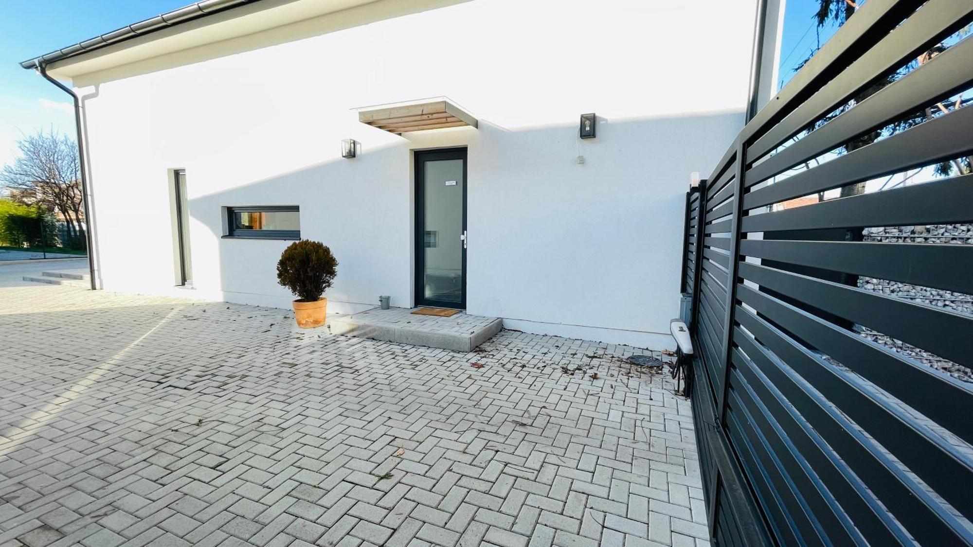 House Flow, 3 Room, Free 2 Parking Братислава Екстер'єр фото