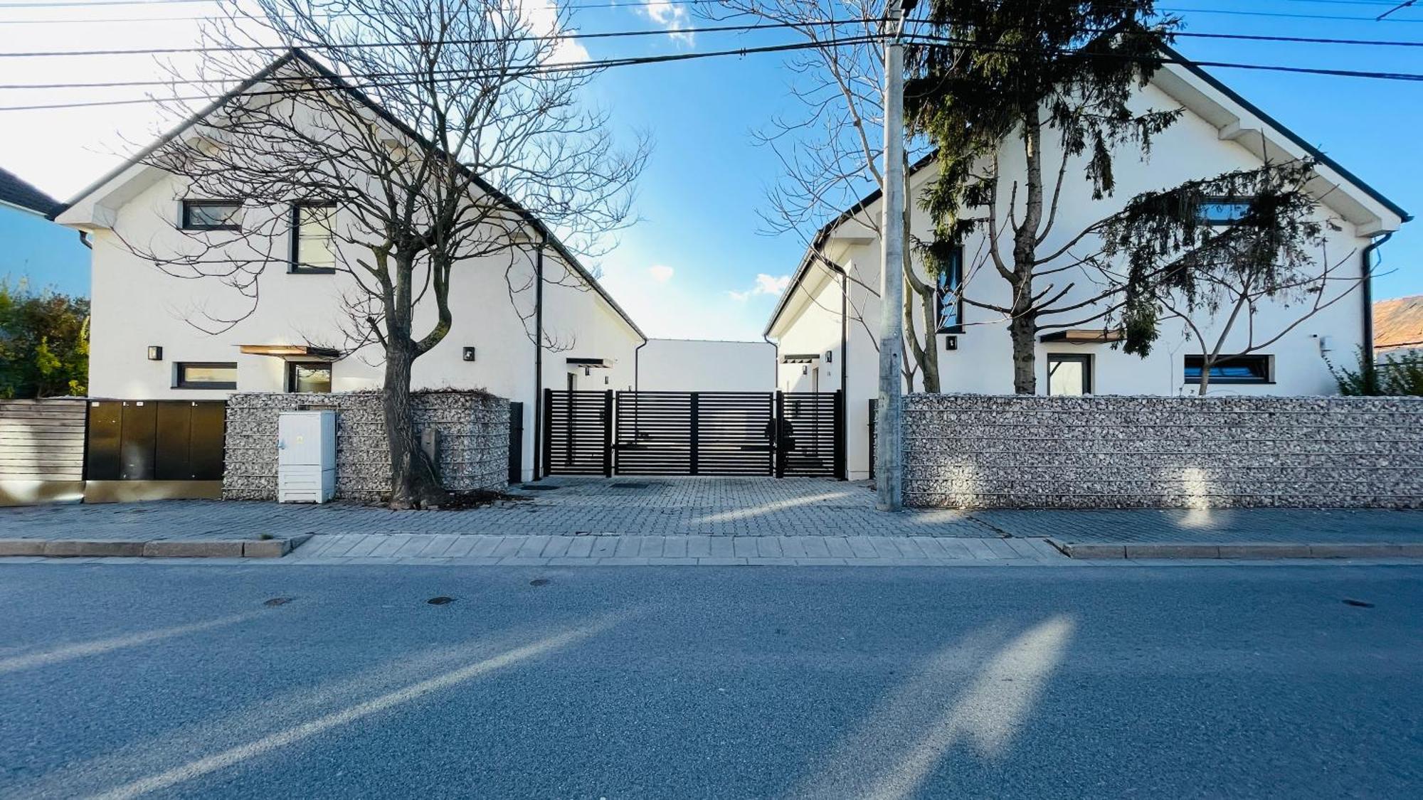 House Flow, 3 Room, Free 2 Parking Братислава Екстер'єр фото