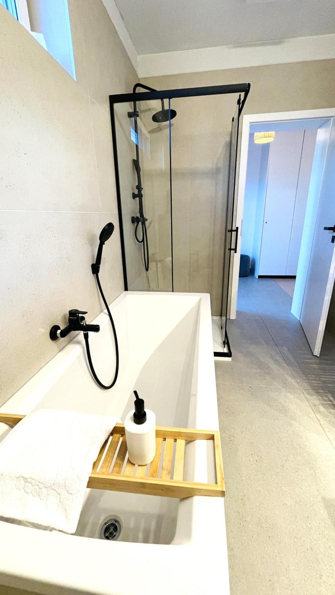 House Flow, 3 Room, Free 2 Parking Братислава Екстер'єр фото